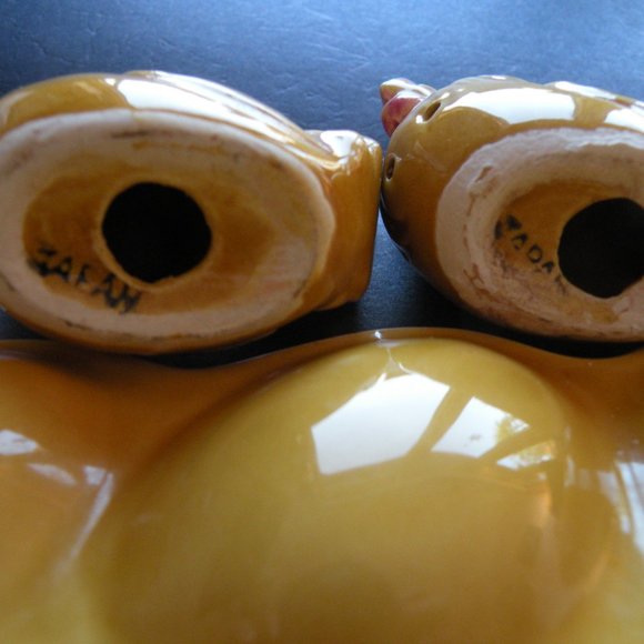 Vintage Country Egg Plate w/matching Hen S&P Shakers - Picture 6 of 6